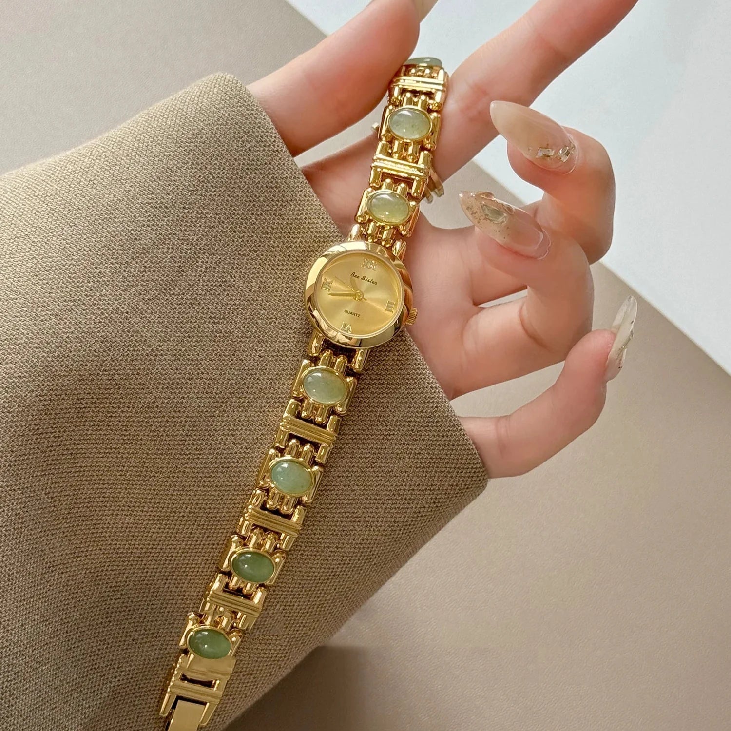 Elegant Round Dial Womens Quartz Watch